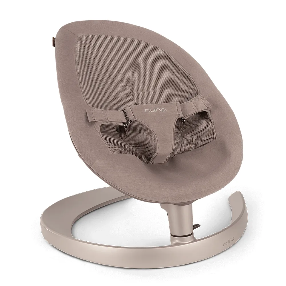 Nuna LEAF Grow babysitter med lekbåge Cedar